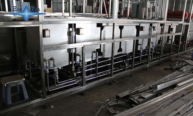 超聲波清洗機(jī)在金屬鋼板清洗中的高效應(yīng)用與優(yōu)勢探析